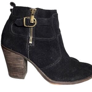 Lucky Brand suede chunky heel boot. Size 9.5.